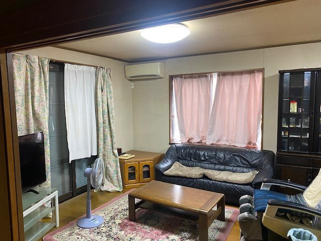 秦町　中古一戸建ての居間・リビング|LDK19帖
■物件内覧・資金計画相談・住宅ローン相談、リフォーム相談、お問合せ受付中■
※当日・翌日のご内覧、ご相談はお電話でのお問合せがスムーズです！