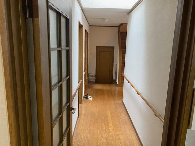 秦町　中古一戸建ての内装|廊下
■物件内覧・資金計画相談・住宅ローン相談、リフォーム相談、お問合せ受付中■
※当日・翌日のご内覧、ご相談はお電話でのお問合せがスムーズです！