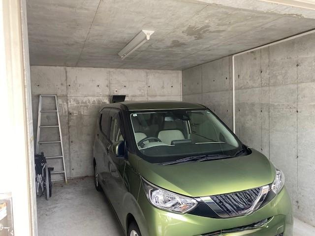 秦町　中古一戸建ての駐車場|電動シャッター付きガレージ
■物件内覧・資金計画相談・住宅ローン相談、リフォーム相談、お問合せ受付中■
※当日・翌日のご内覧、ご相談はお電話でのお問合せがスムーズです！