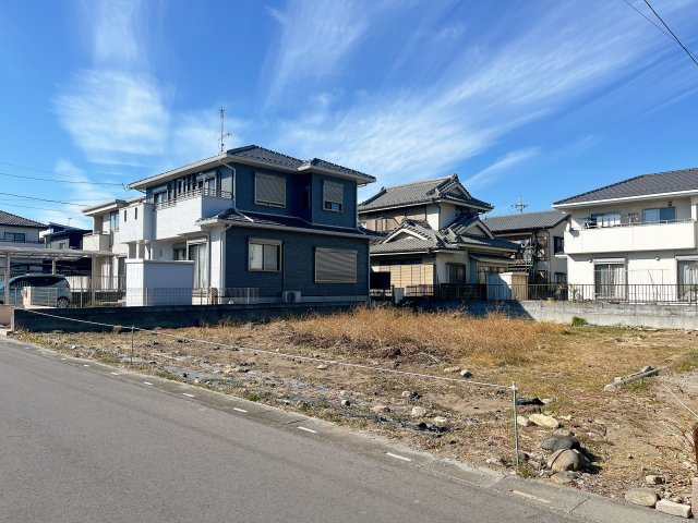深谷市小前田　建築条件無し売地の前面道路含む現地写真