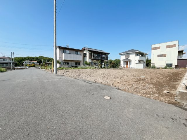 深谷市小前田　建築条件無し売地の前面道路含む現地写真