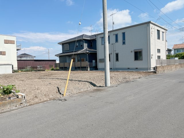 深谷市小前田　建築条件無し売地の前面道路含む現地写真