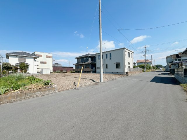 深谷市小前田　建築条件無し売地の前面道路含む現地写真