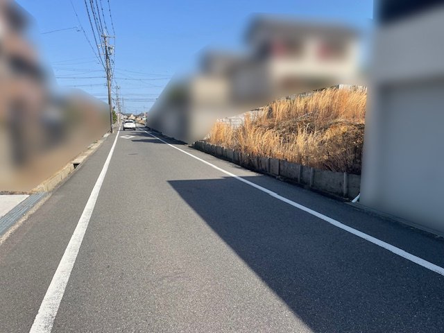 鈴鹿市鈴鹿ハイツの前面道路含む現地写真