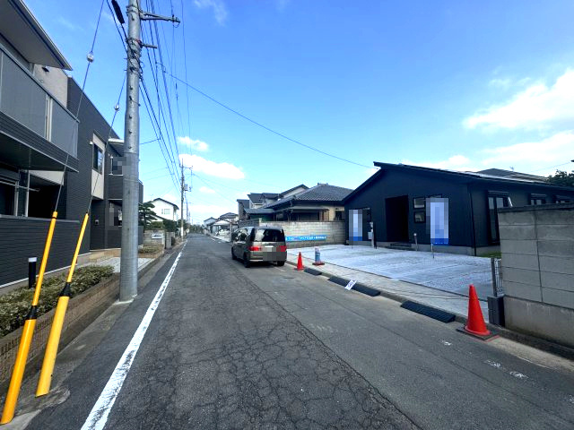 新築　前橋市朝倉町　GRAFARE　1号棟の前面道路含む現地写真|現地写真　北東側接道幅員約6ｍ