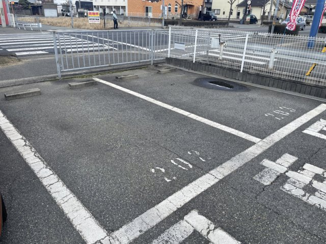 アメニティ六番館の駐車場
