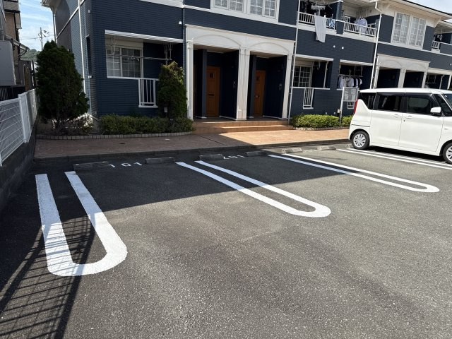 メゾンエレメンツＳの駐車場