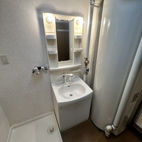 シルク２１の洗面所|明るい洗面所です