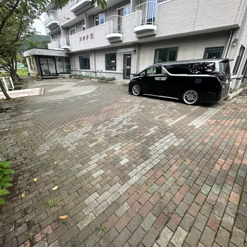 シルク２１の駐車場|駐車場があるので、車を買う予定の方も安心です