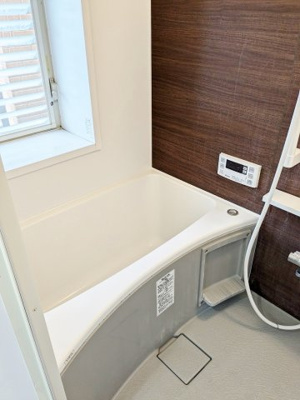 【浴室】 | ■200万円値下げしました■専属物件■高槻市大塚町2丁目 | ■浴室には窓があります