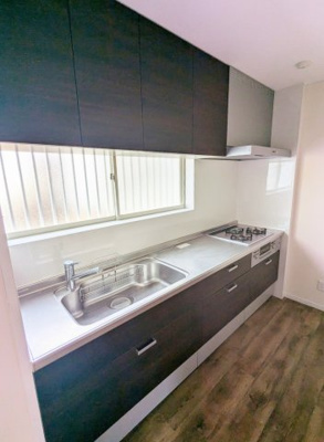 【キッチン】 | ■200万円値下げしました■専属物件■高槻市大塚町2丁目 | ■裏側に建物がないので明るいキッチンにはシステムキッチン