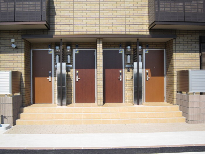 熊本市南区城南町舞原のアパートのエントランス