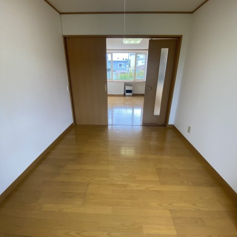ベルシーヌ緑の洋室|広々とした洋室です