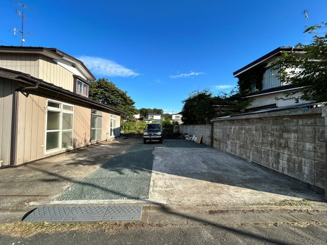 八戸市大字河原木字八太郎山の駐車場