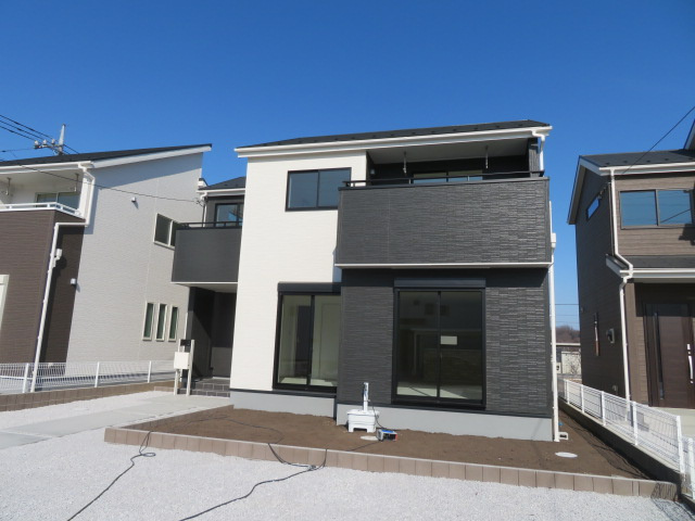 第3吉井町本郷（全10棟）2号棟の外観|ナチュラルで飽きの来ないデザインは流行に左右されない家の形です。外構も綺麗に仕上がっています(^▽^)/

