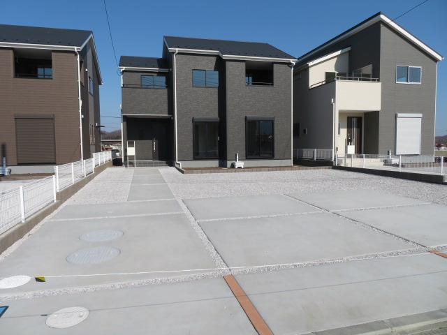 第3吉井町本郷（全10棟）4号棟の外観|ナチュラルで飽きの来ないデザインは流行に左右されない家の形です。外構も綺麗に仕上がっています(^▽^)/
