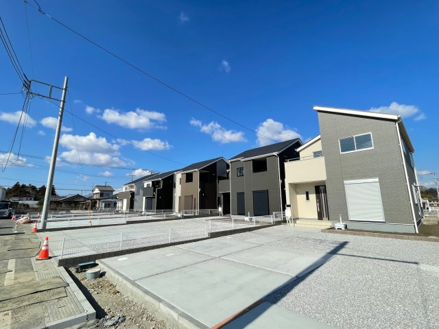 第3吉井町本郷（全10棟）5号棟の前面道路含む現地写真