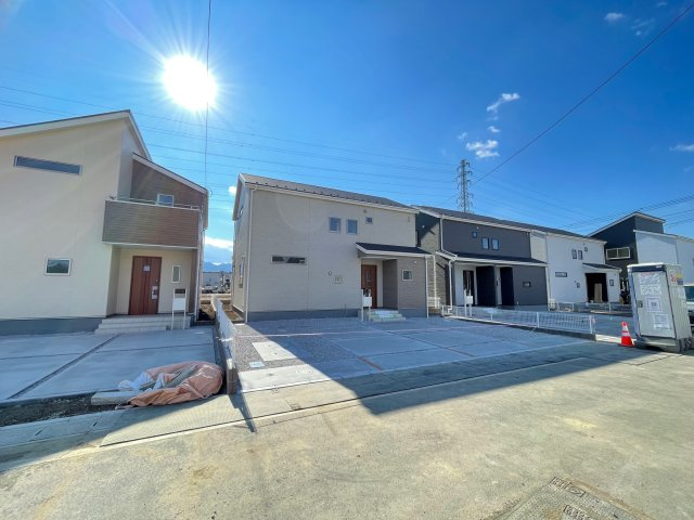 第3吉井町本郷（全10棟）6号棟の前面道路含む現地写真