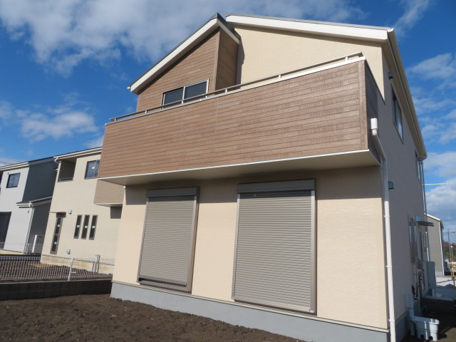 第3吉井町本郷（全10棟）6号棟の外観|隣地との距離も保ちながらも綺麗な街並みに溶け込みました！ 駐車スペースやお庭も十分に確保しています！