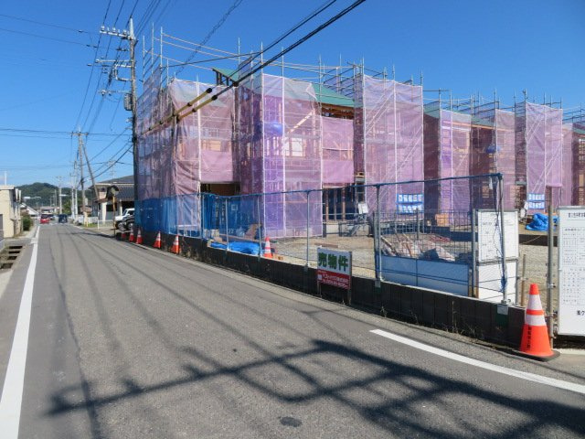 第3吉井町本郷（全10棟）9号棟の前面道路含む現地写真