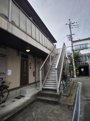 千壽ハイツのエントランス|建物の内部です