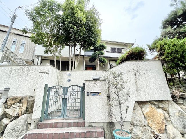 寝屋川市東香里園町　中古一戸建て