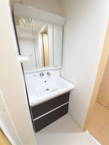 ＯＳＡＮＰＯ上津の洗面所|三面鏡の洗面台です☆