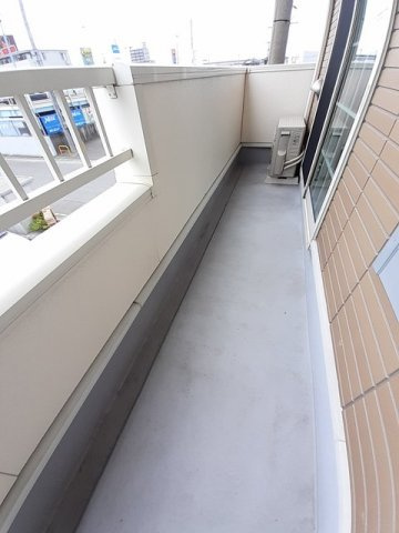久留米市東合川６丁目のアパートのバルコニー