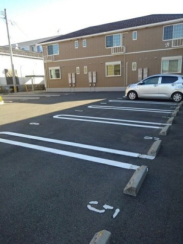 久留米市東合川６丁目のアパートの駐車場