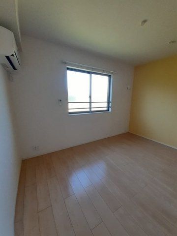 ラ・フェリーチェの寝室|クローゼット付の寝室です☆