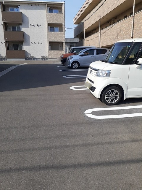 サウスウィンドⅡの駐車場|駐車スペースもあります☆