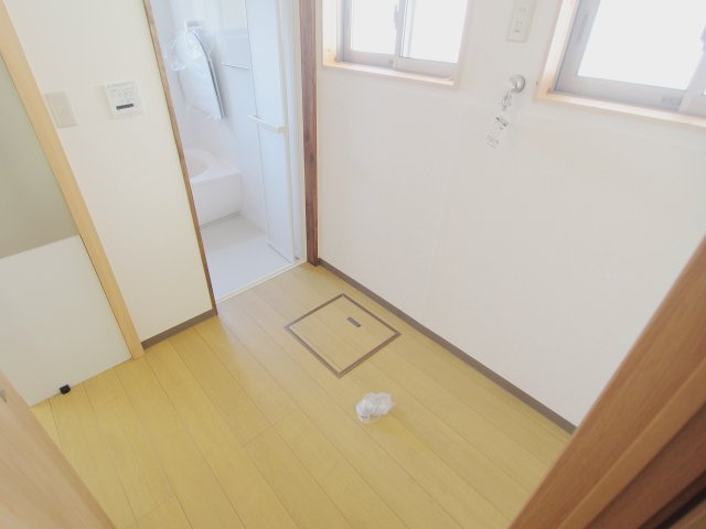 船越6丁目借家の玄関