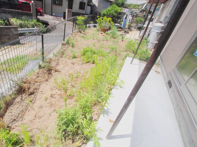 船越6丁目借家の庭