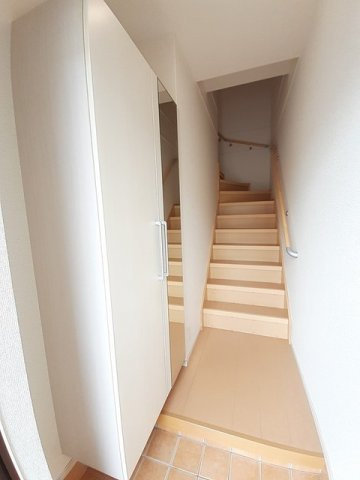 クローバー・Ⅱの玄関|シューズボックス付きの玄関です☆