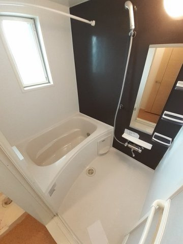 クローバー・Ⅱの浴室|追い焚き・浴室乾燥機付きのお風呂です♪