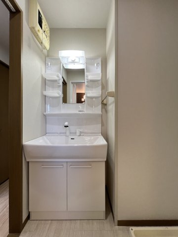 ハイカムールあすかBの独立洗面台