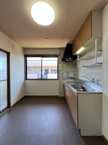 ハイカムールあすかBのキッチン|6帖DK