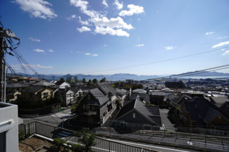 【展望】 | 【上質リノベ】井口台パークヒルズ壱番館 | 【四季を感じる】
四季の移ろい・爽やかな青空や風を感じられ
自然を愉しめるパノラマビュー。
毎日の暮らしに余裕を感じさせてくれる、
遮る物の無い開放的な眺望を是非、ご堪能ください。