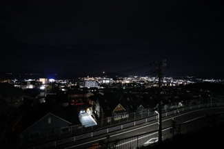 【展望】 | 【上質リノベ】井口台パークヒルズ壱番館 | 【Night View】
物件からの夜の景色は、隠れ夜景スポットのよう。
お仕事から疲れて帰ってきて、この夜景を楽しめるのも
この立地ならでは。
もう少し早い時間のサンセット夜景もキレイかも。