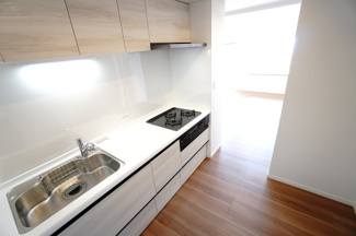 【キッチン】 | 【上質リノベ】井口台パークヒルズ壱番館 | ☆キッチンの特徴☆
・クリナップ社製
・アクリストンワークトップ
・浄水器一体型ハンドシャワー水栓
・一度に5人分食器洗い乾燥機は後付け可能
・フラットスリムレンジフード
・換気扇幕板が他の面材と同色