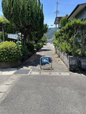 中古住宅　大洞柏台3丁目の前面道路含む現地写真|東側道路
