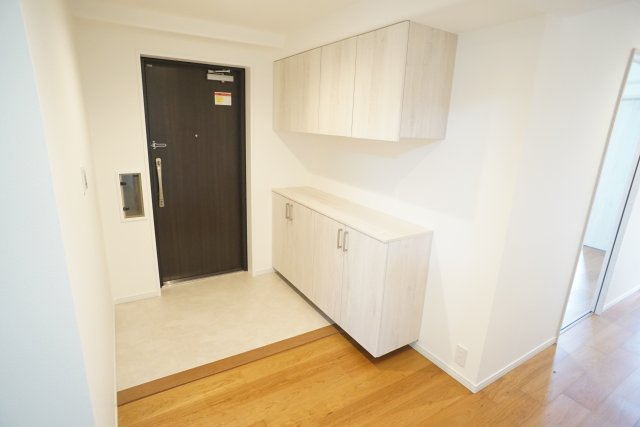 ラ・ビスタ宝塚ウエストウイング３番館の玄関