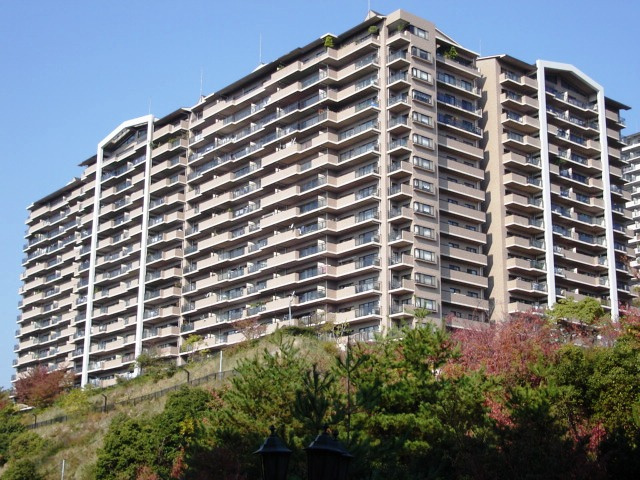 ラ・ビスタ宝塚ウエストウイング３番館の外観