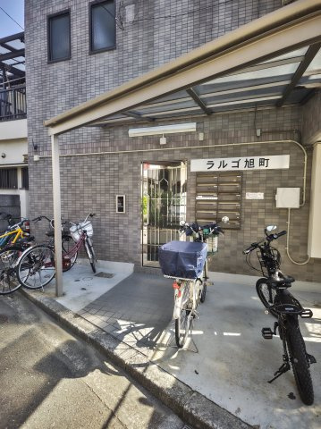ラルゴ旭町のエントランス