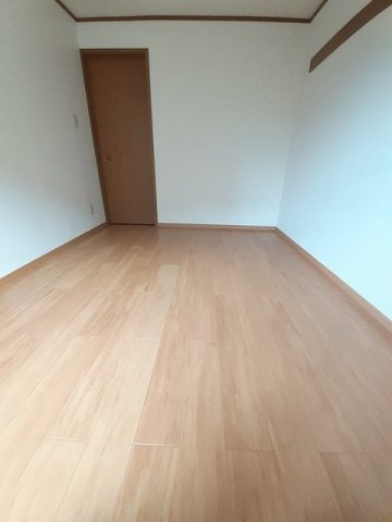 サニーサイドの寝室|クローゼット付の寝室です☆