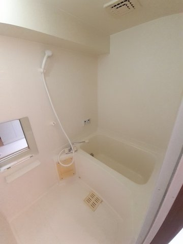 サニーサイドの浴室|追い焚き・浴室乾燥機付きのお風呂です♪