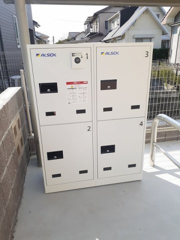 シャテーニュのその他共用部分|宅配BOX付きで不在時の荷物の受け取りに便利です★