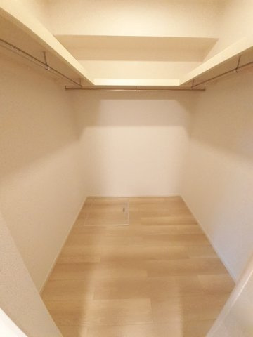 シャテーニュの収納|ウォークインクローゼットなので収納豊富です☆