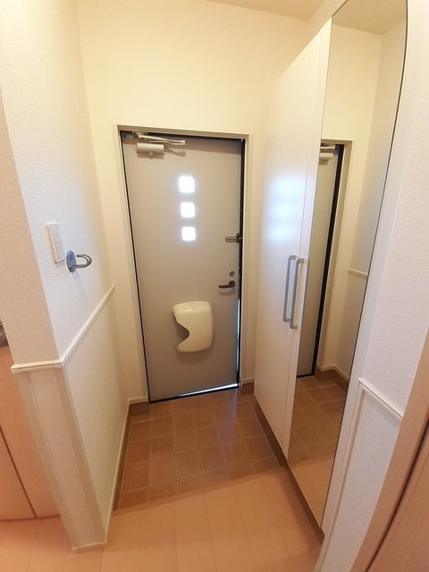 ヒッコリー　リッジ弐番館の玄関|シューズボックス付きの玄関です★