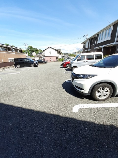 ヒッコリー　リッジ弐番館の駐車場|駐車スペースもあります☆